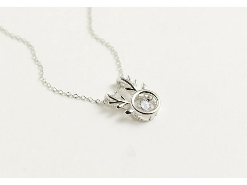 Lively Antler Necklace with Dancing Heart - S925 Sterling Silver Clavicle Chain Christmas Gift for Women