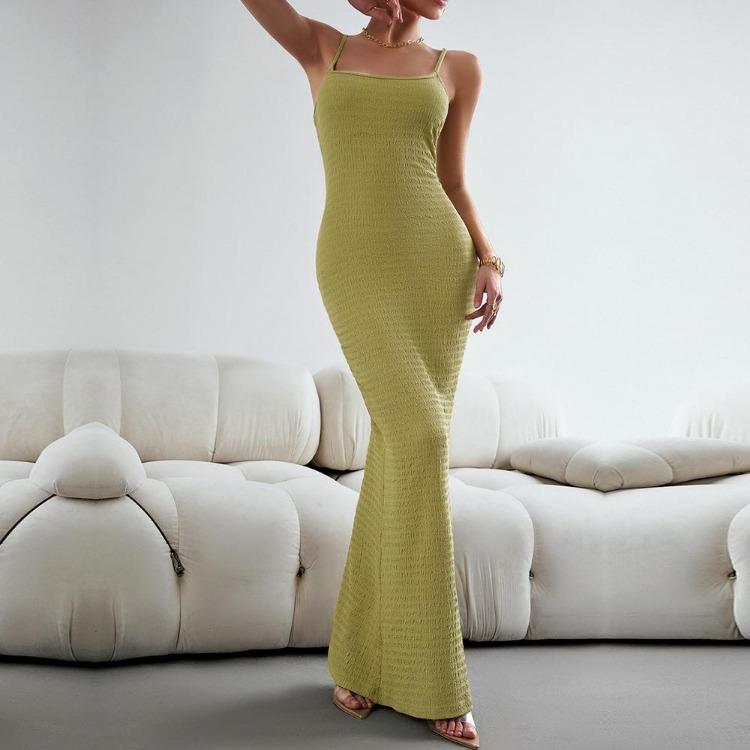 שמלת סריג סקסית בגזרה צמודה לנשים עם צווארון קולר, צבע אחיד, עוטפת את הירך, סתיו חורף