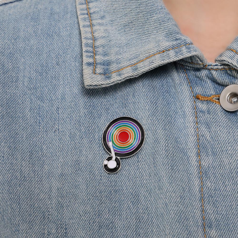 Brooch, Personalized Drip Color Vintage Music Player Styling Brooch Badge