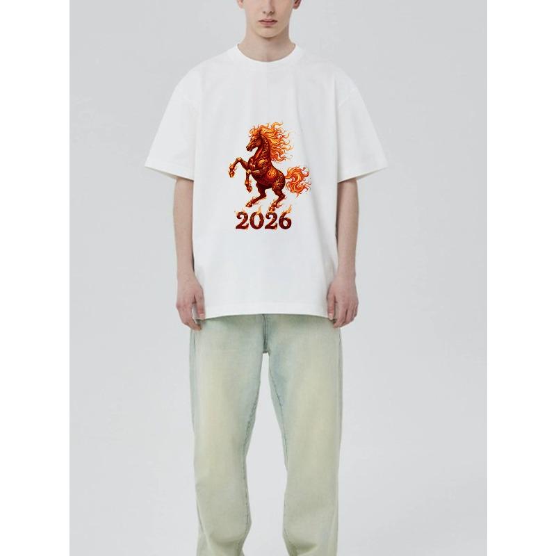Svart T-shirt med flammande häst och 2026-tryck för vardagsbruk