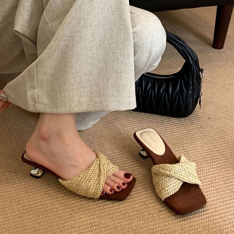 Mode 2025 Neue Damen Pantoletten mit ausgefallenem Absatz Slides Damen Flaches Schuhwerk Mode Eckige Zehenpartie Damen Pantoletten mit Absatz Sandalen Schuhe