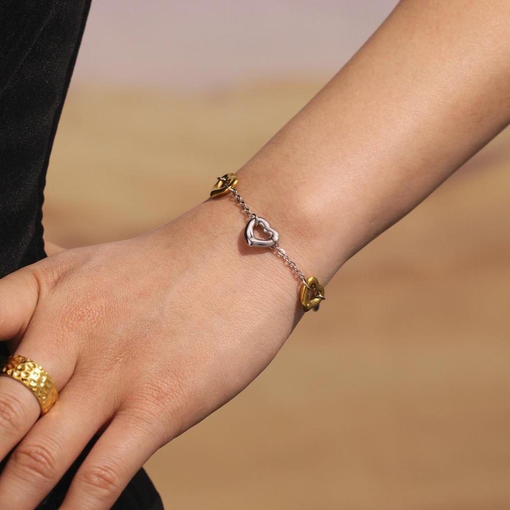 Qiong Yao French Luxury Hollow Heart Bracelet Plated In Real Gold
