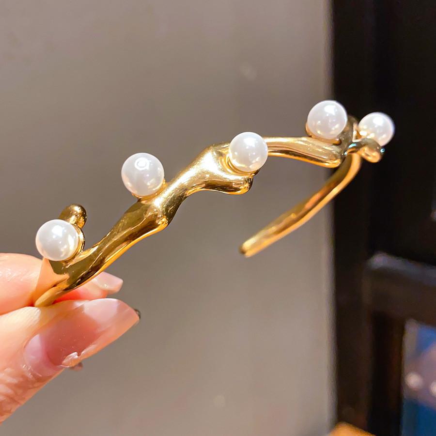 Modern Minimalist Jewelry Oval Pearl Gold Plated Bracelet For Womens Elegant Style