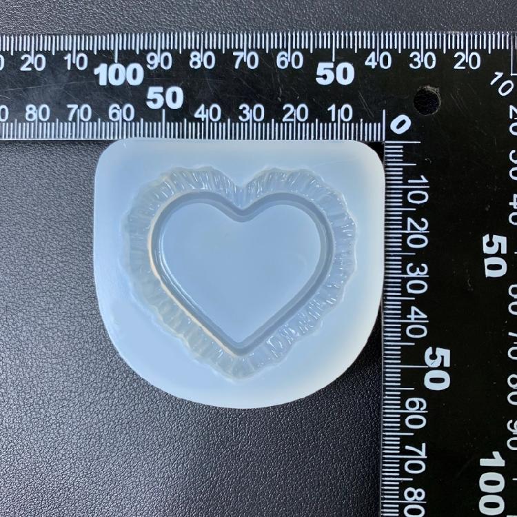 Soft Silicone Jewelry Pendant Mold Feature Textured Heart Shape For Professional Crafters And Hobbyists Alike