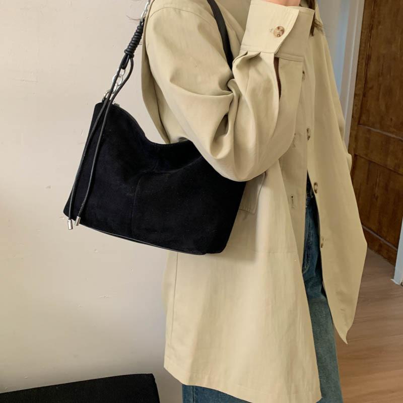 Simple Retro Suede Bag Women's 2025 New Exquisite Versatile Messenger Bag Super Fire Shoulder Underarm Bucket Bag