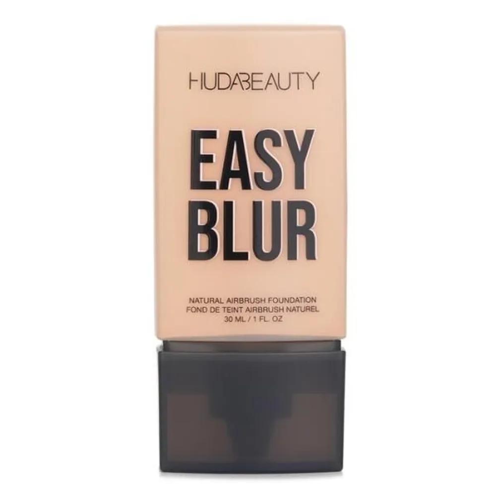 

Huda Beauty Easy Blur Foundation - 220n Custard 30ml