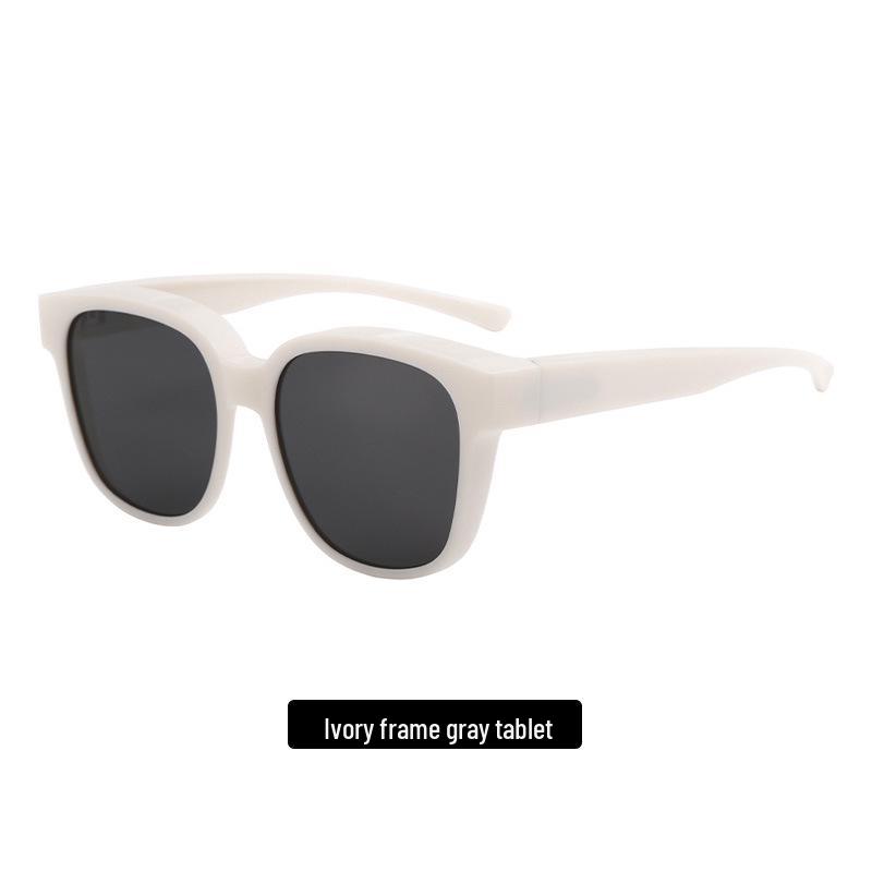 Stylish UV Protection Polarized Clip-On Sunglasses for Women - Large Frame & Color-Changing, Compatible with Myopia Glasses
