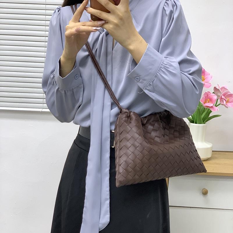 2024 Women's Woven Dumpling Crossbody Bag - Trendy Niche Design, Cloud Single Shoulder Bag