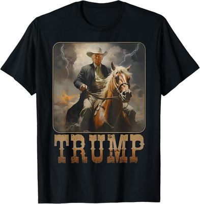 Trump 2024 Präsident Cowboy auf Pferd reitend Western USA MAGA Unisex T-Shirt