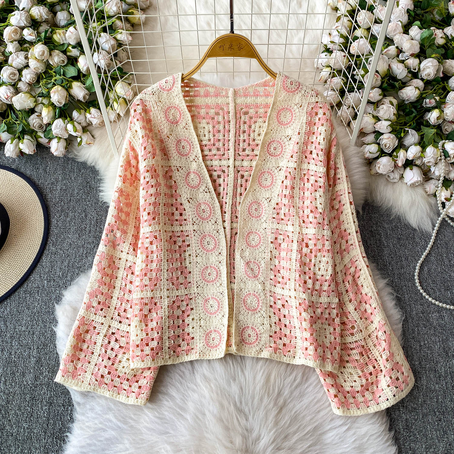 

Bohemian Autumn/Winter V Neck Long Sleeve Hollow Out Crochet All Match Loose Cardigan One Size розовый