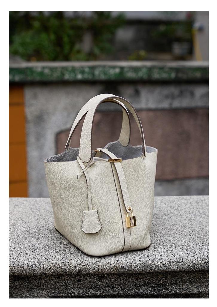 Genuine Leather Women's Bucket Bag - Cowhide Handbag, High-End Women's Tote and Mommy Bag, Vegetable Basket Style 2026 New Release.