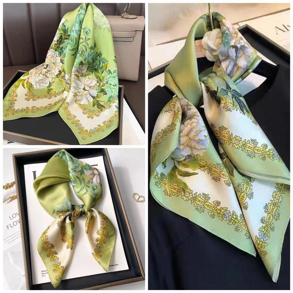 Eleganti Foulard di Seta da Donna Con Centinaia di Camicie, Assistenti di Volo, Decorazione Professionale, Protezione del Collo, Foulard, 70 Foulard Quadrati Piccoli.