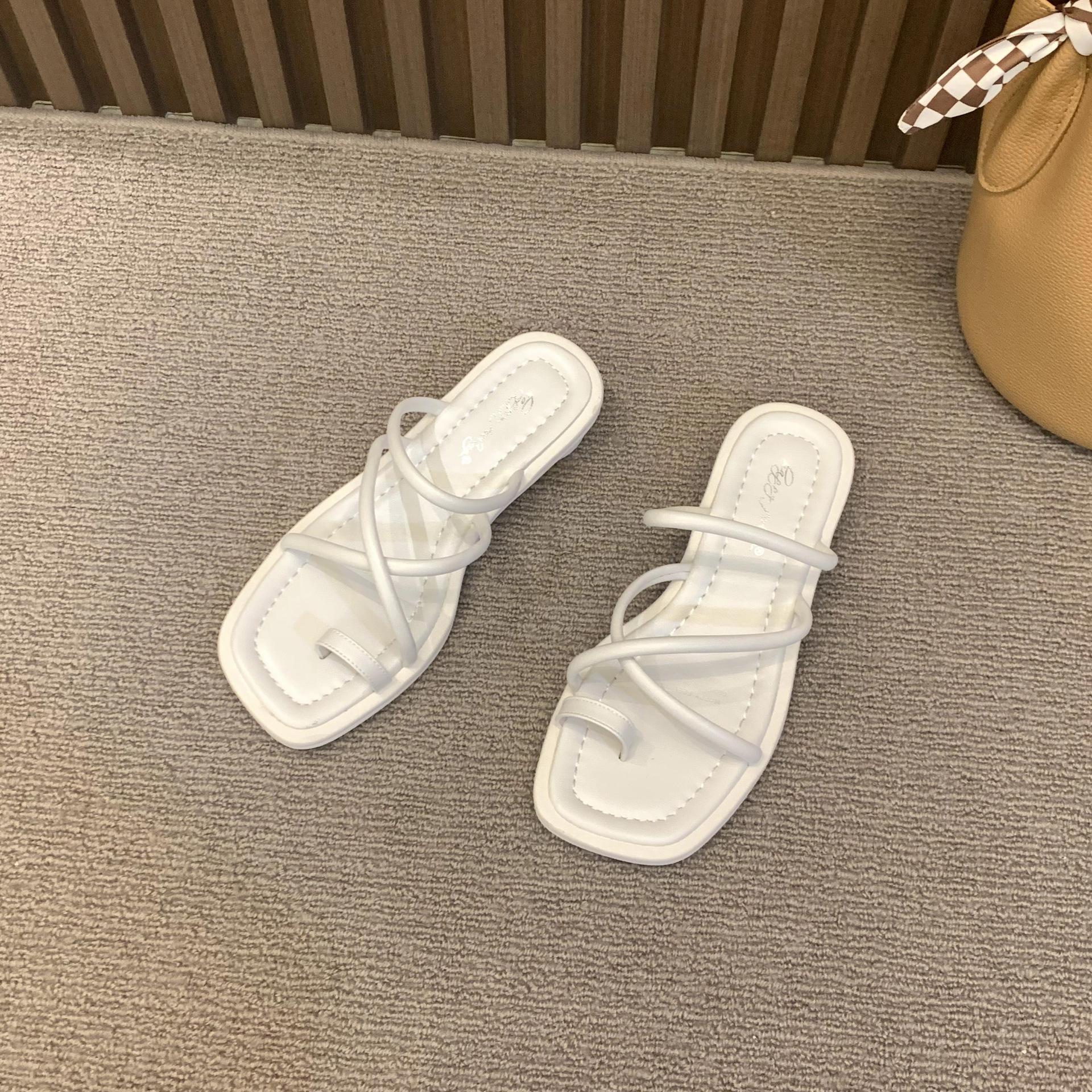 

Корейская версия черных женских сандалий на низком каблуке для лета. Два тапочка Design Sense для верхней одежды. Модные сандалии для верхней одежды. 35 грязно-белый