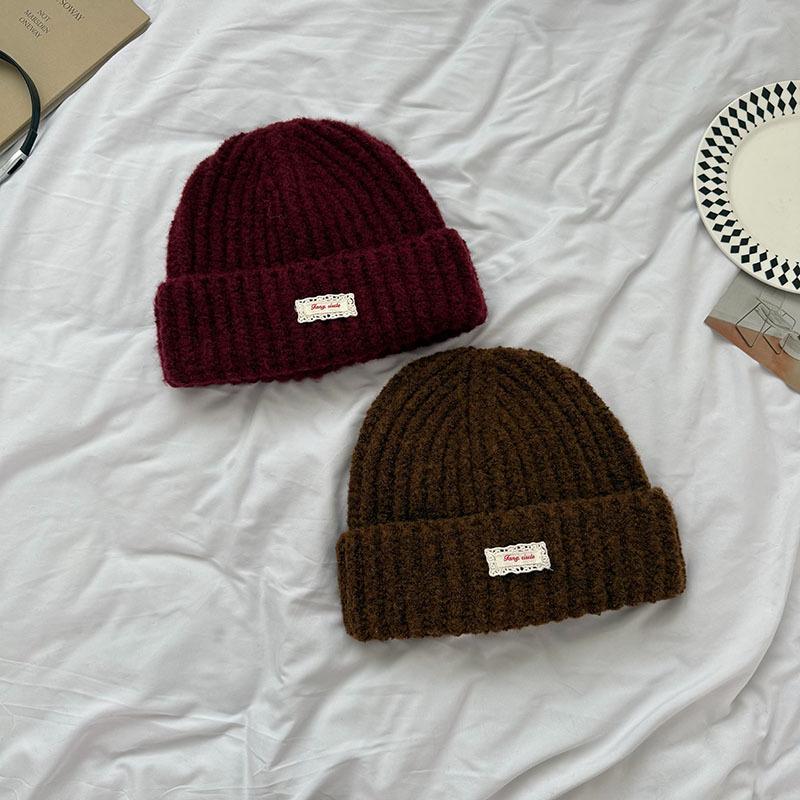 Jednobarevná pletená čepice s krajkovou ozdobou a ochranou uší - Korejský styl pro sladký, jemný vzhled