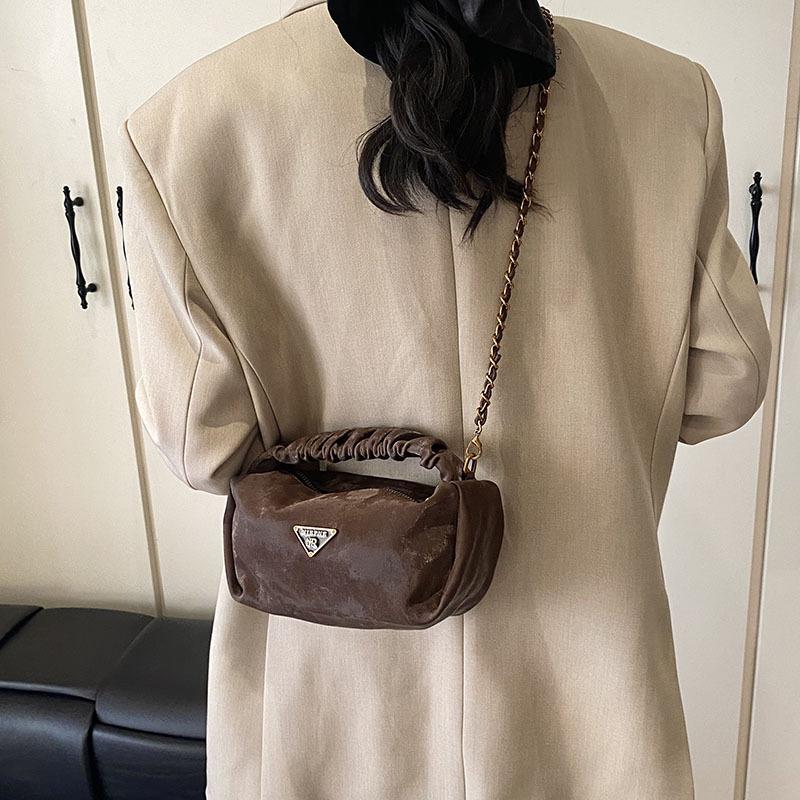 2025 New Fashion Pillow Bag Casual Soft Leather Shoulder Bag Textured Oblique Span Bag Tide Chain Handbag