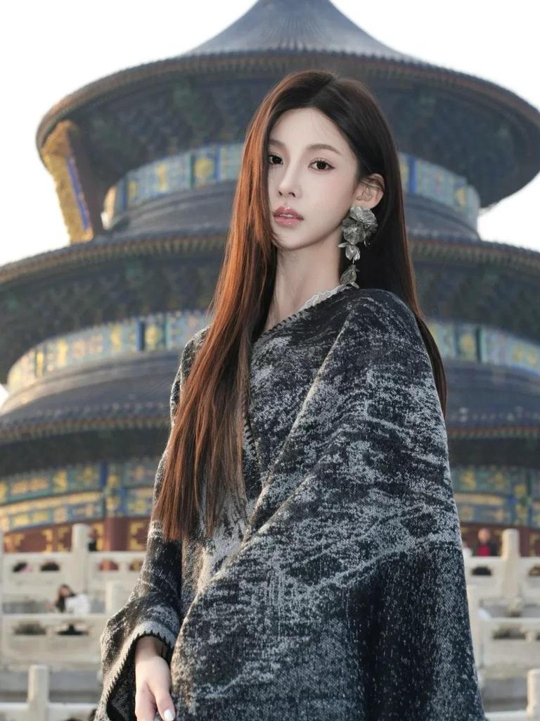 Northwest Xinjiang Women's Autumn/Winter Shawl Cape: Western Sichuan Travel Cloak & Thick Tibetan Scarf