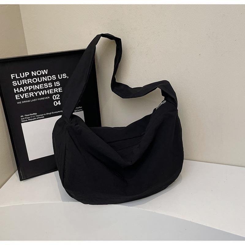 Nylon cloth bag messenger bag new versatile dumpling bag simple versatile large capacity class shoulder bag