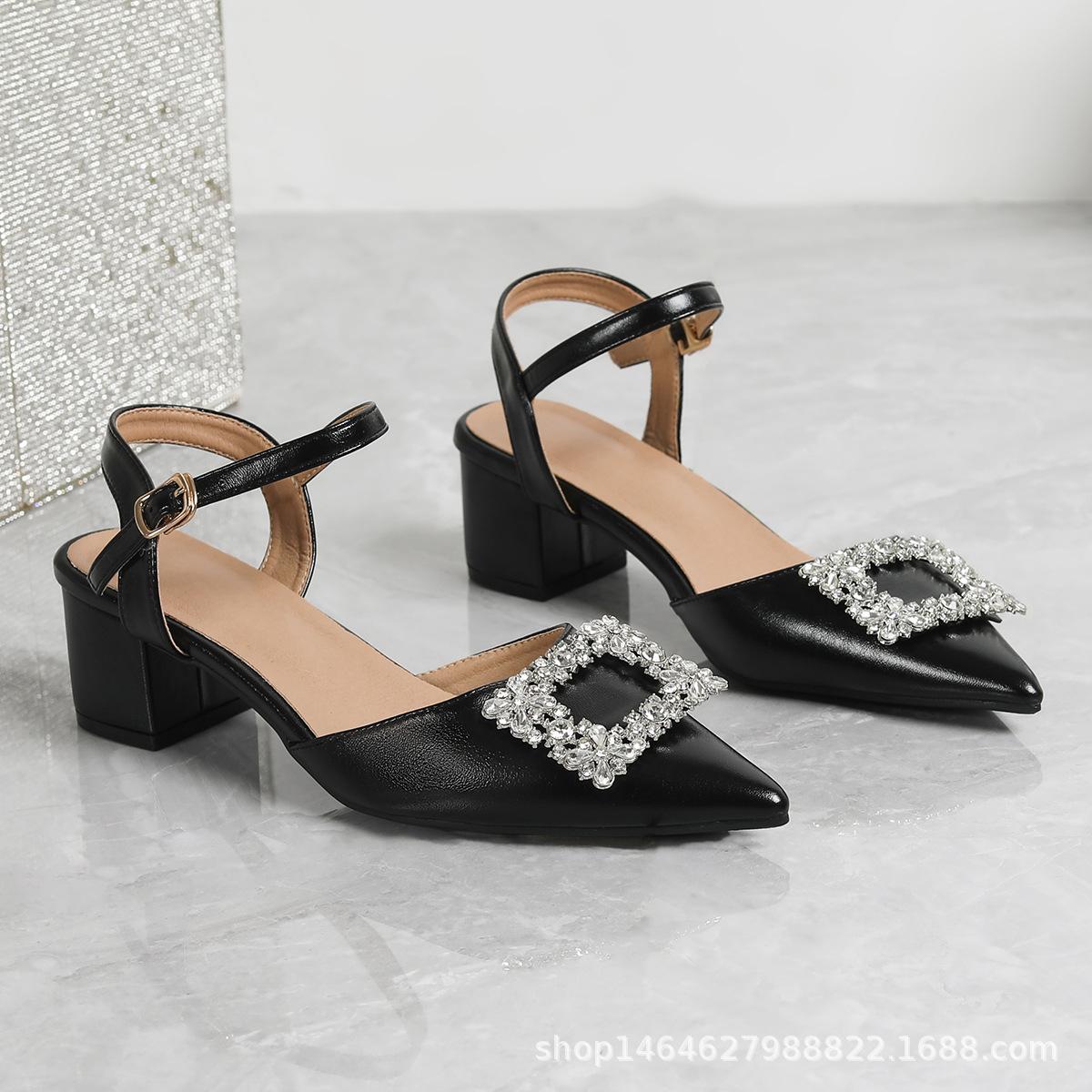 

Летние сандалии на высоком каблуке с острым носком, квадратной пряжкой и ремешком сзади, модная женская обувь, неглубокий толстый каблук, сандалии женские с закрытым носком 43 чёрный