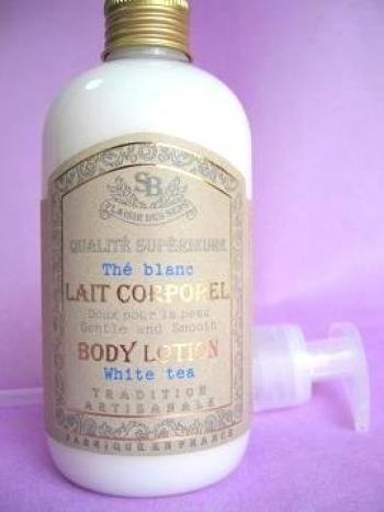 

Лосьон для тела Santal et Body Lotion White Tea 250 мл Увлажняющий и увлажняющий уход Натуральный аромат от Grasse Provence Beauté [Французская классика] / /