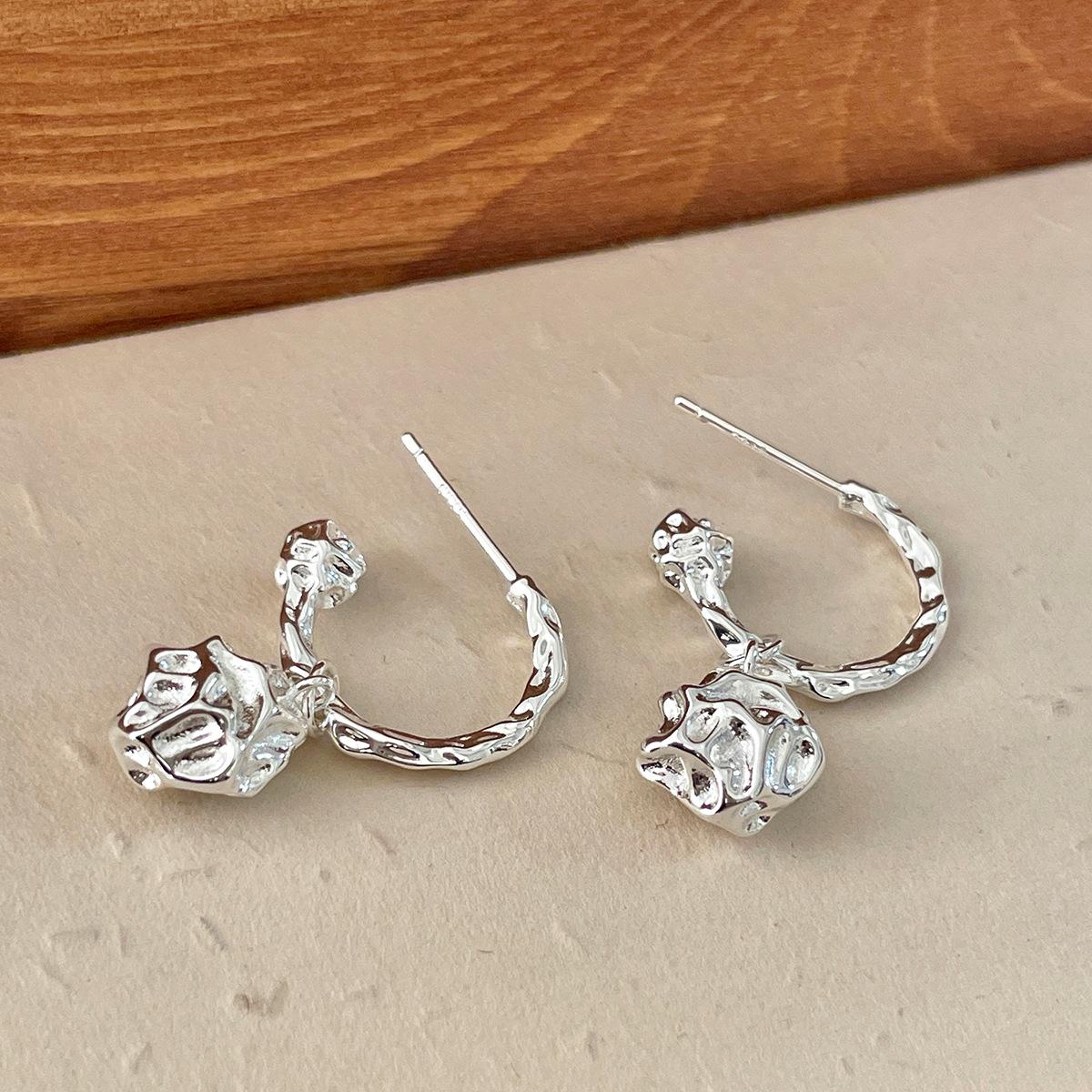 

Exquisite niche high-end irregular stud earrings, unique personality, crater design, silver needle earrings, new ear jewelry 925 silver needle