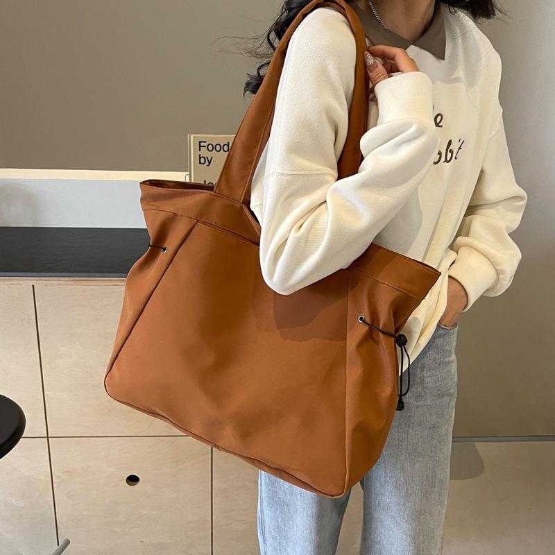 Large-capacity tote canvas bag, high-value commuting to work and going out, literary and artistic student clothing book, shoulder cloth bag bag.