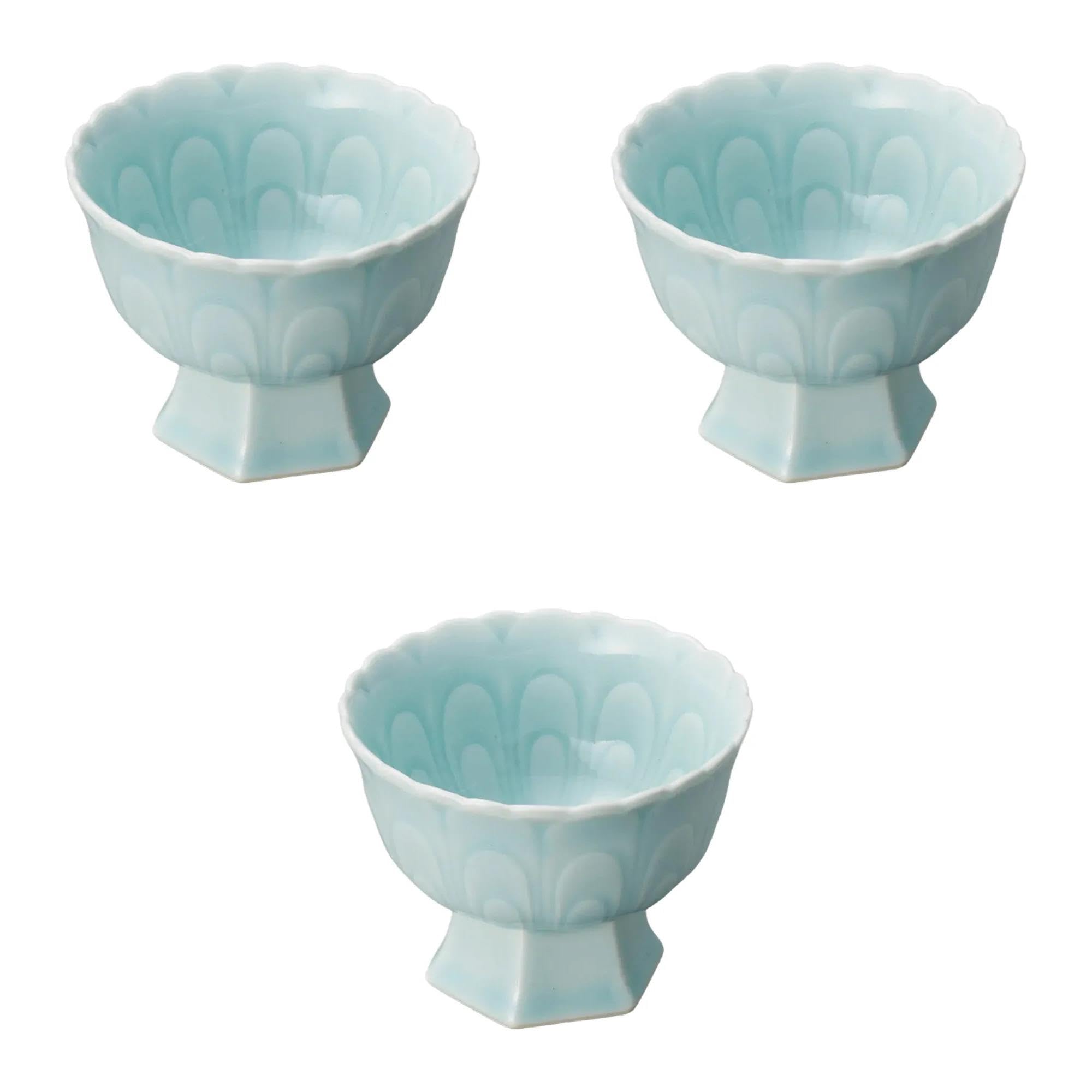 

Set of 3 Blue and White Porcelain Chrysanthemum Carved Small Bowls x Arita Ware Small Setomonohonpo [10.5 8cm] Bowls,