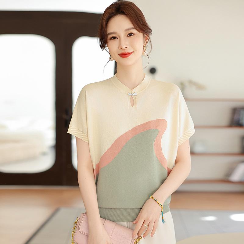 

Elegant Summer Ice Silk T-Shirt for Women: Stylish Short-Sleeve Blouse for Middle-Aged and Elderly Ladies - 2026 L (recommended 80-100 jin) зелёный