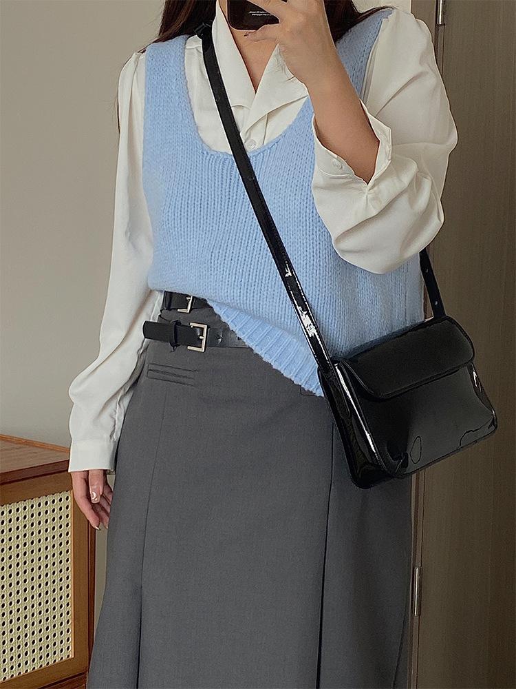 Retro Red Patent Leather Small Square Bag Underarm Bag 2025 New Fashionable Versatile Square Portable Shoulder Bag Messenger Bag