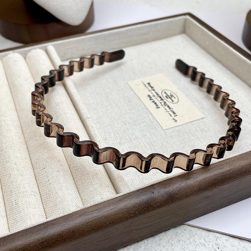 

Французская элегантность Черная серия Жемчужная повязка на голову с зубцами - Коллекция Осень/Зима