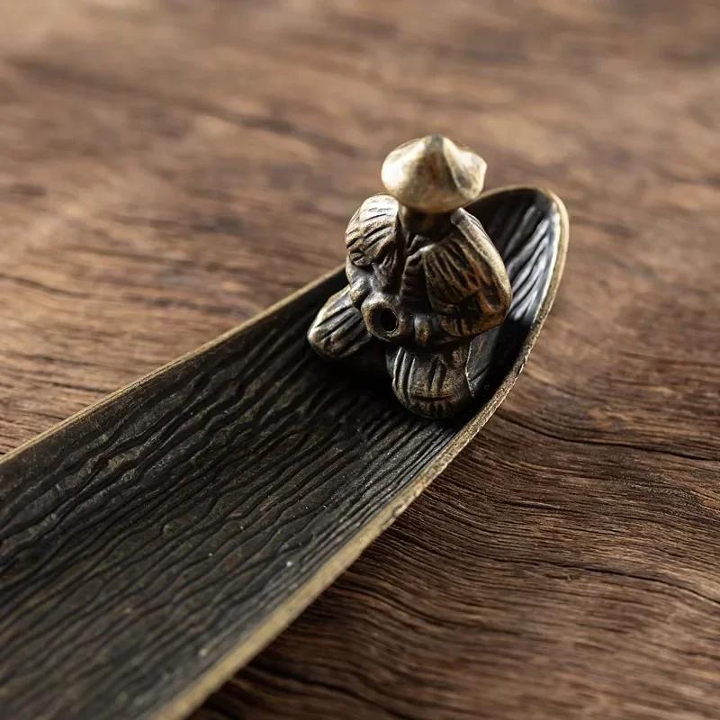 Creative Bamboo Raft Incense Holder Boat with Old Men Fishing Design Long Leaf Censer for Home Decor Aromatherapy