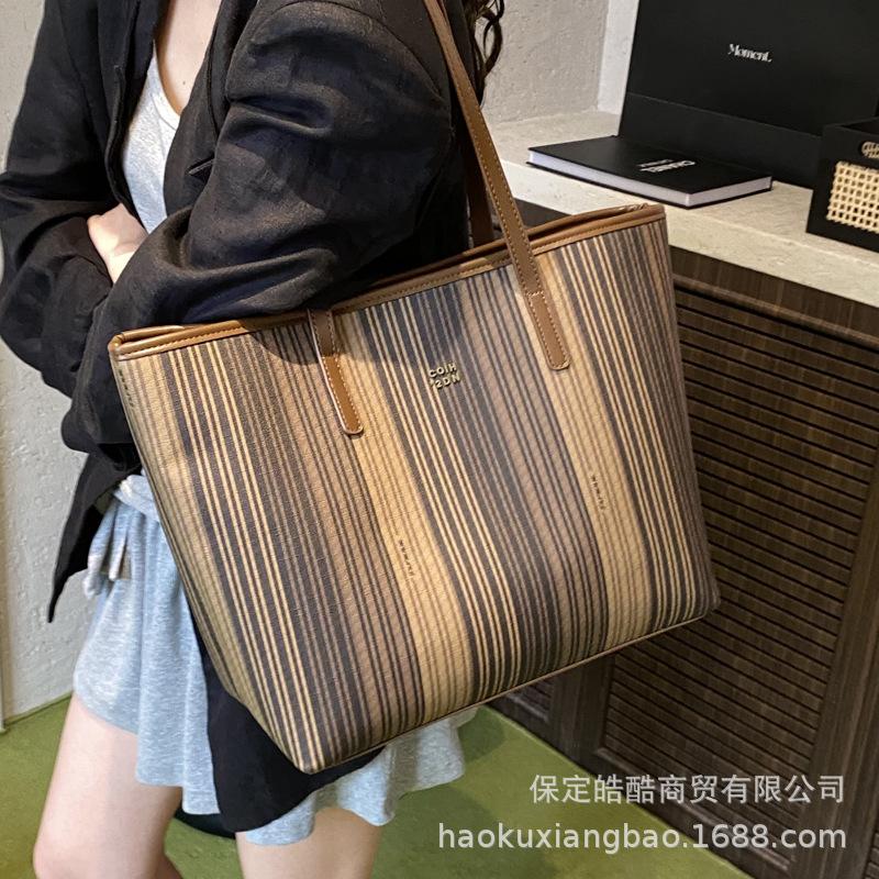 Commuter to work large-capacity bag women's 2025 new trendy fashion high-end portable shoulder bag striped tote bag