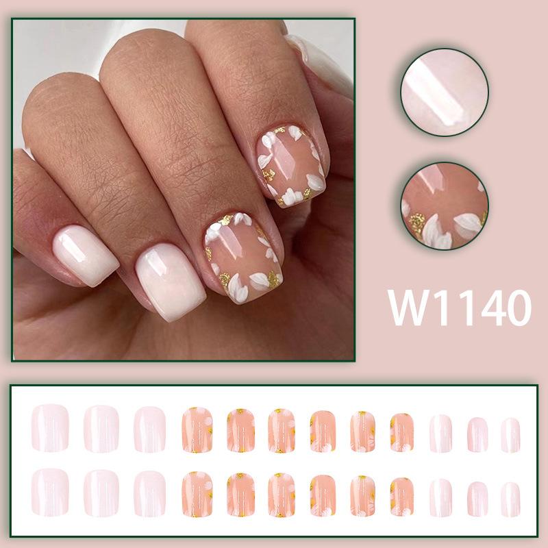 24 Pieces New Wear Nail Short Nail Art Niche High-end Gilt Aesthetic Petal Wind False Nails