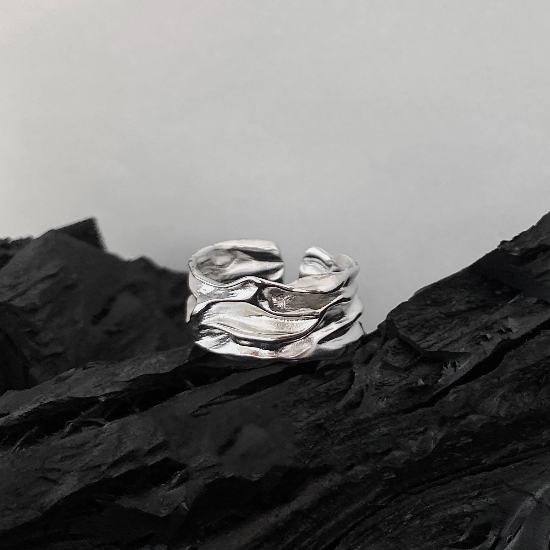 

Niche Design Ring Simple Cold Wind Texture Dark Three-Dimensional Female Cold Wind Couple Personality Index Finger Ring