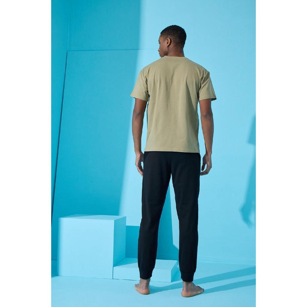 Schönes, bedrucktes Herren-Pyjama-Set mit kurzen Ärmeln und Bündchen in Khaki