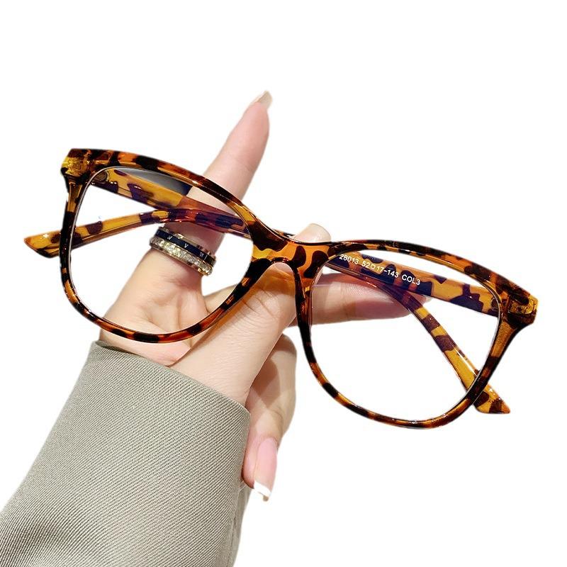 2024 Retro Cat-Eye Blue Light Blocking Glasses: Trendy European & American Color-Block Frames