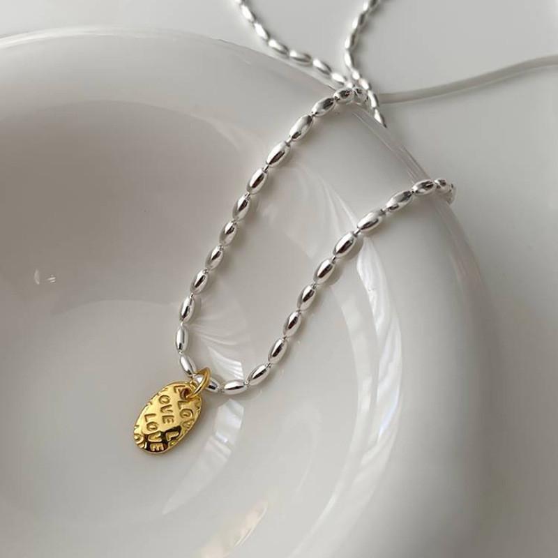 

Modern Creative Love Letter Oval Pendant Necklace In Elegant Gold For Fashionable Women