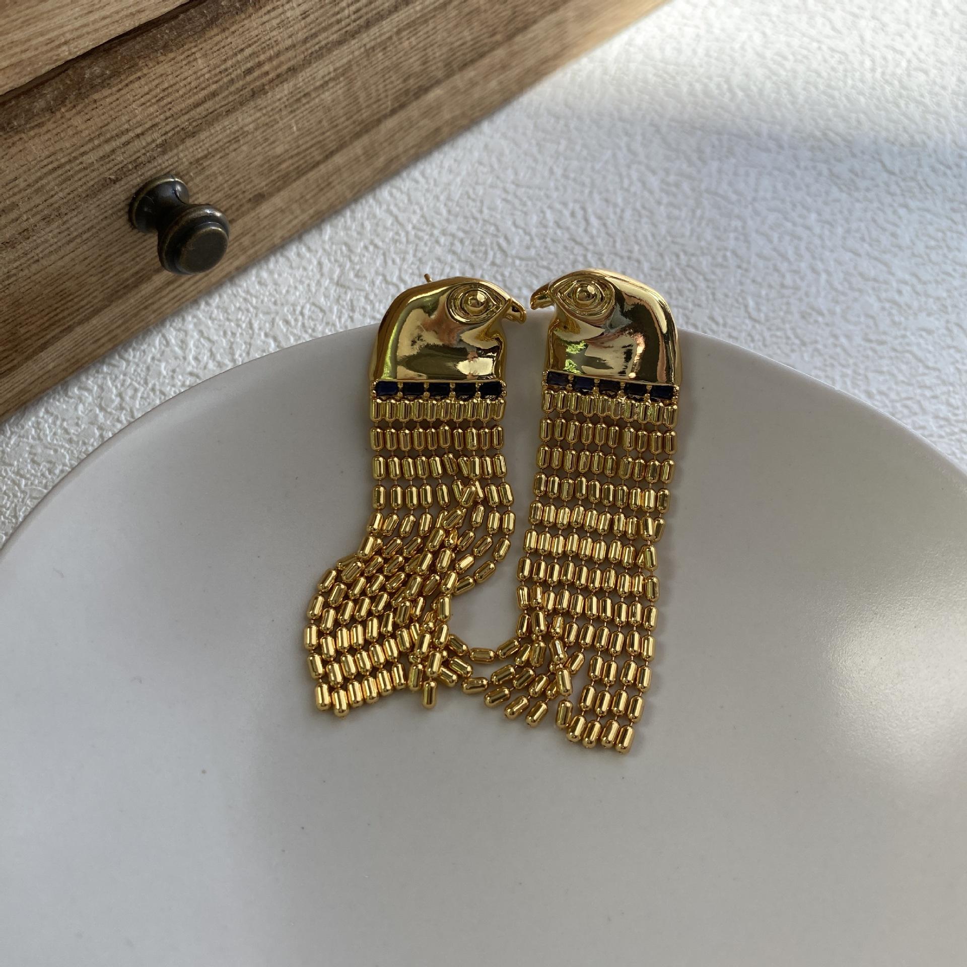 

Серьги-гвоздики в стиле тяжелой промышленности с бахромой в виде головы египетского бога солнца и орла, длинные, изысканные, высокого класса, в стиле ретро