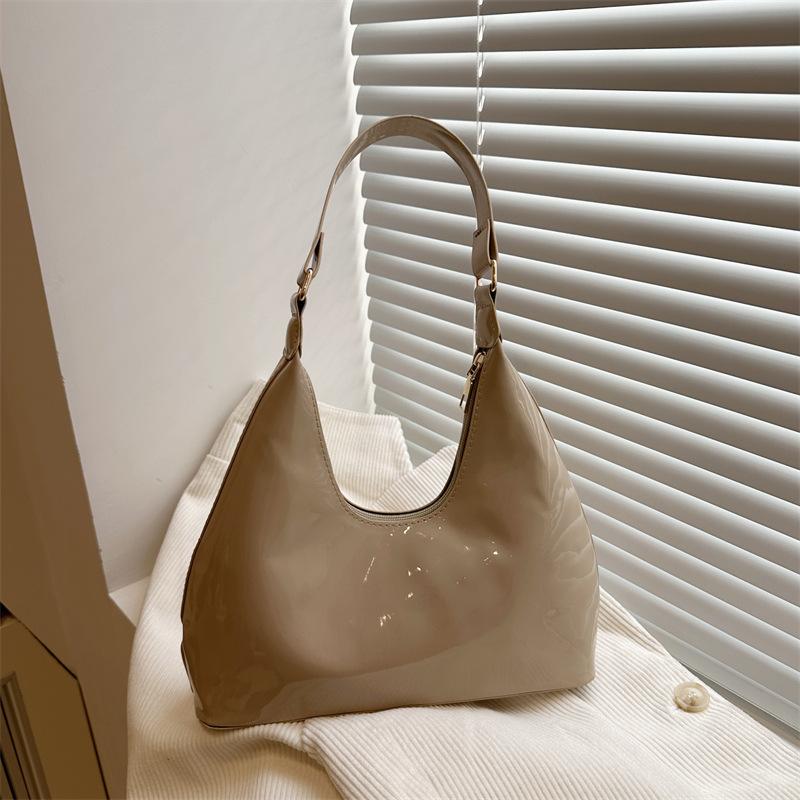 

French niche texture retro patent leather burgundy underarm bag women s bag 2025 new versatile shoulder messenger bag хакі