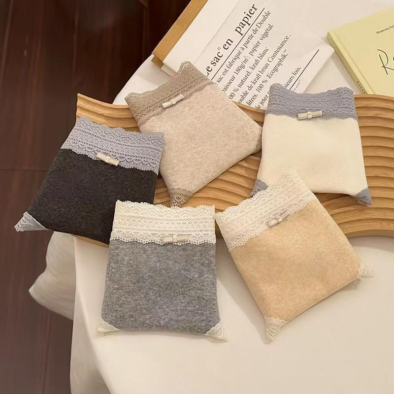 Ladies Spring and Autumn Lace Edge Skin Friendly Breathable Hip Wrap High Waist Triangle Briefs