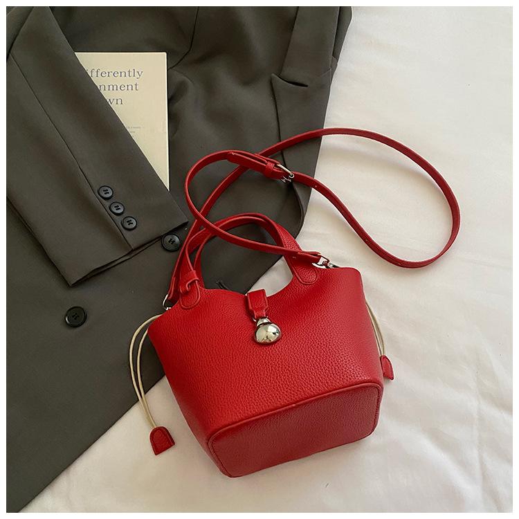 Korean High-end Sense Simple Niche Handbag Women's 2025 Summer New Versatile Lychee Pattern Messenger Bucket Bag