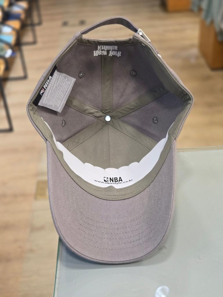 NBA Unisex NYK Gaddic Metal Embroidered Hard Ball Cap N255AP471P (12)