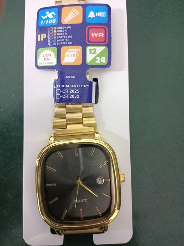 Montre à quartz A130 avec bracelet en acier