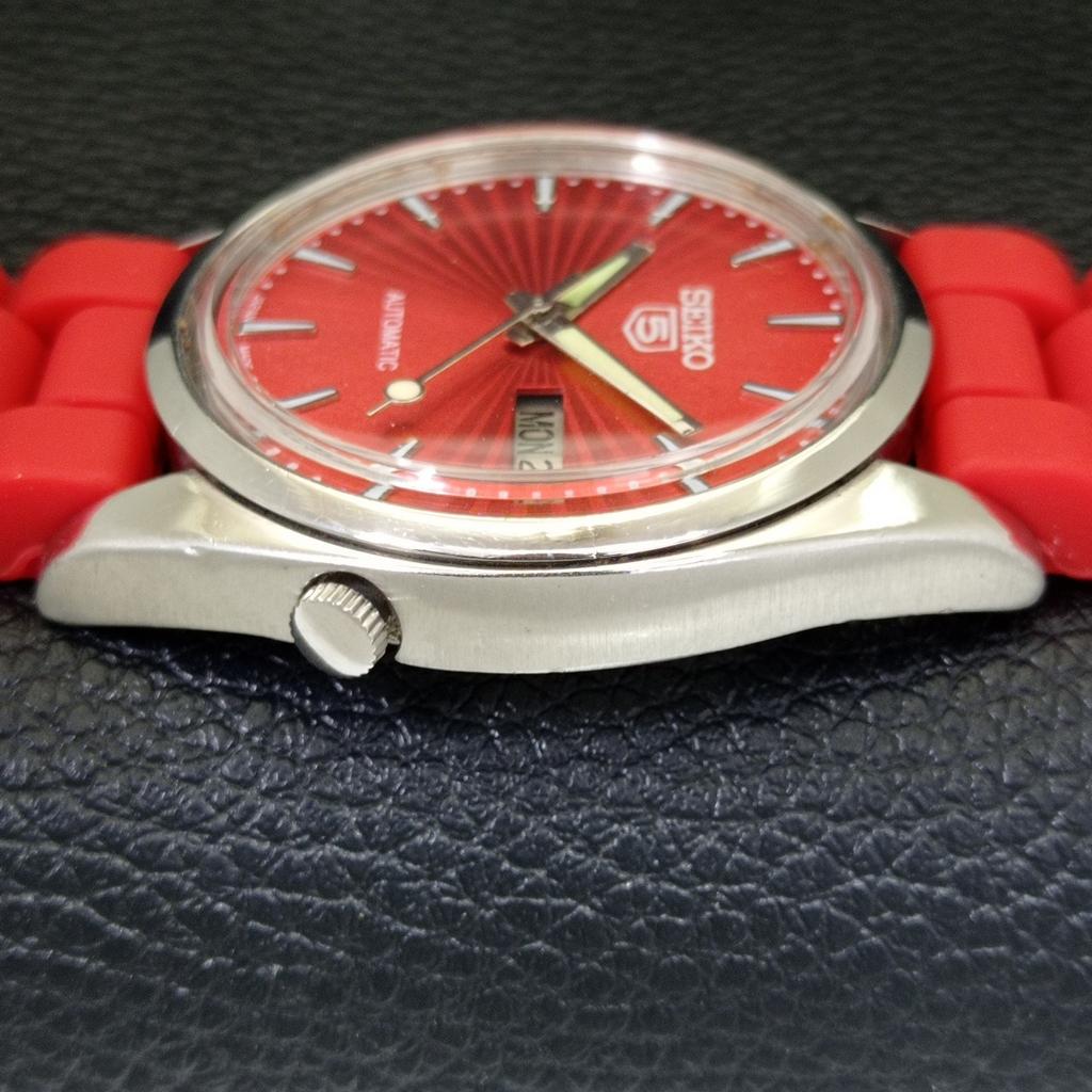 RELÓGIO VINTAGE SEIKO 5 AUTOMÁTICO 7009A JAPONÊS MASCULINO DIAL COR VERMELHA a701578-5 R206b-a701578