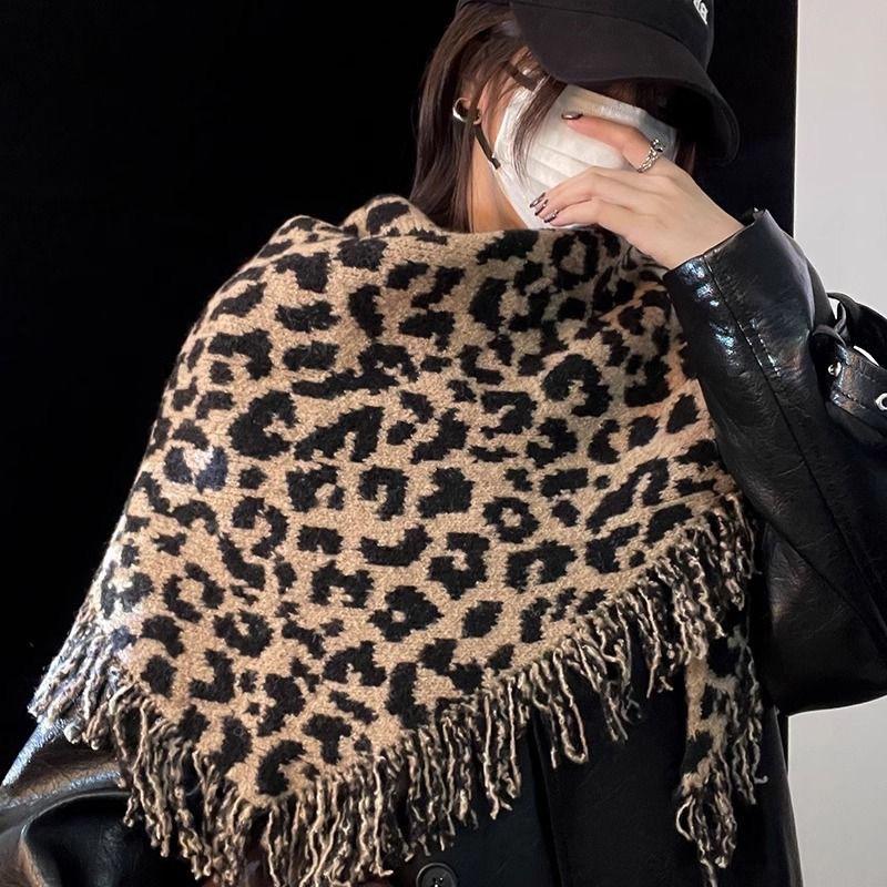 Autumn and Winter High End Versatile Wool Blended Triangle Scarf Retro Leopard Print Tassel Scarf Warm Knitted Women's Shawl