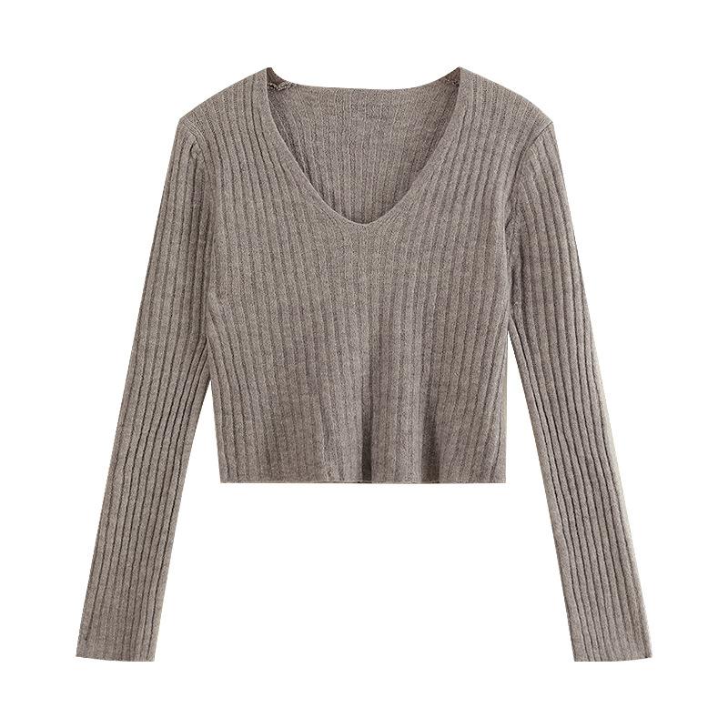 V-neck inner solid color knitted sweater women's autumn and winter 2025 new design niche sweater short