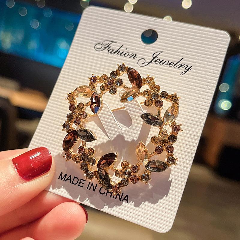 High-end Retro Crystal Flower Brooch Women's Personality Jacket Cardigan Corsage Fashion Exquisite High-end Pin