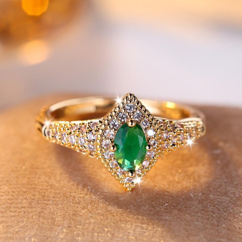 Retro famous style exquisite texture inlaid with emerald edge white diamond ring retro luxury