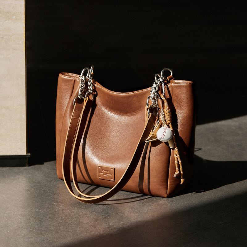 

2025 Новая сумка Melad из кожи растительного дубления, нишевая, высококлассная сумка-тоут, модный дизайн, сумка для通勤 Upper Width40CM*Lower Wid