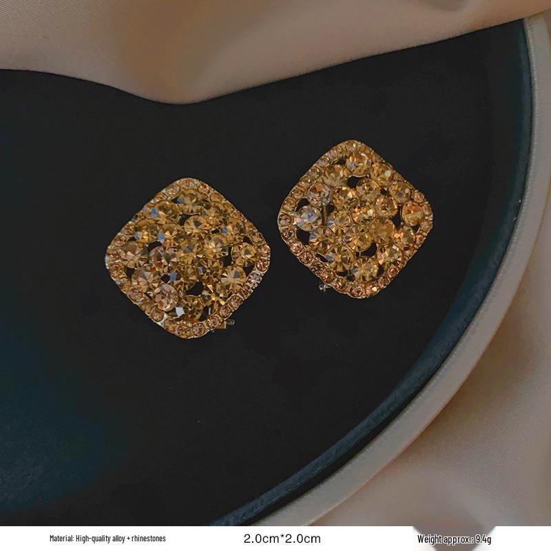 French Retro Pearl Plaid Earrings: Luxury Korean Studs for Women