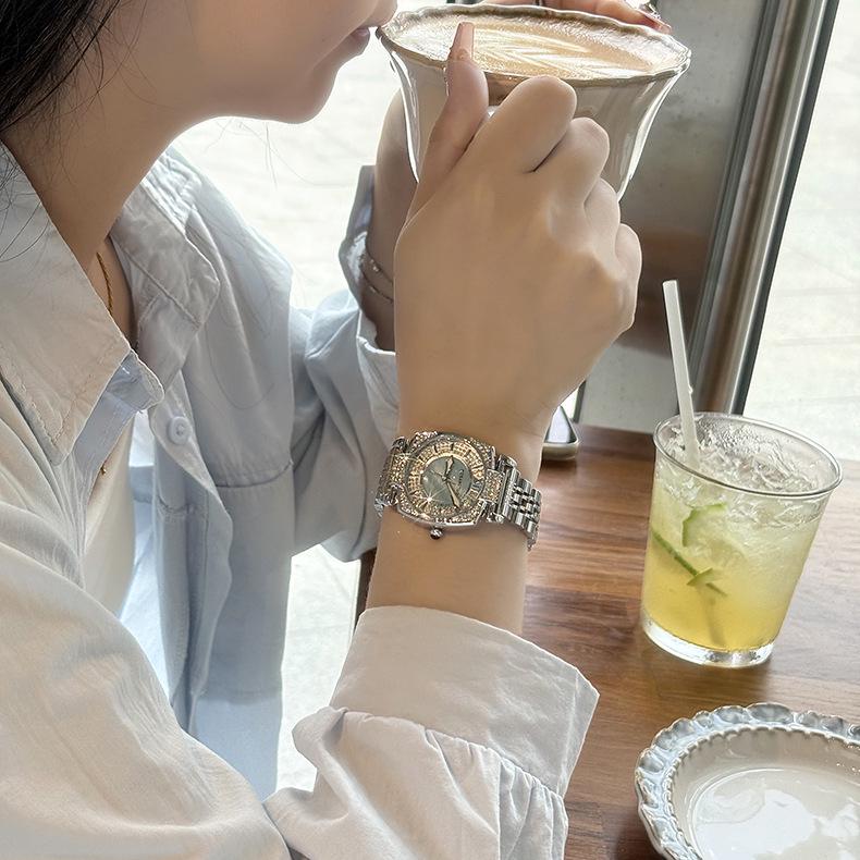 Gypsophila Steel Band Luxury Women's Quartz Watch with Diamond-Set Round Dial